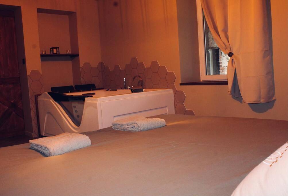 Superbe Appartement Avec Jacuzzi Et Jardin Prive Marlhes Exterior foto