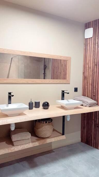 Superbe Appartement Avec Jacuzzi Et Jardin Prive Marlhes Exterior foto